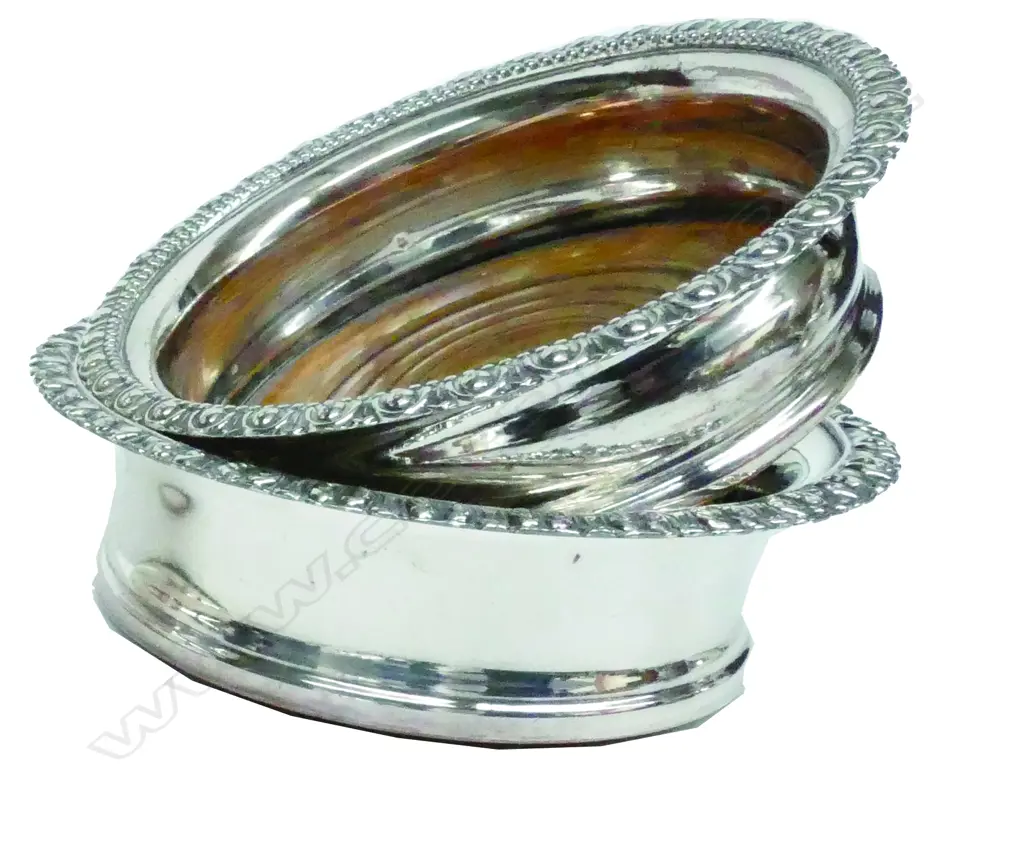 A set of eight Victorian silver dessert forks Image 1++