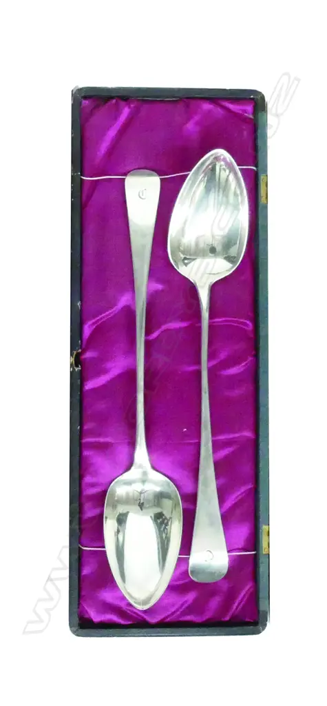 A pair of George III silver pie spoons Image 1++