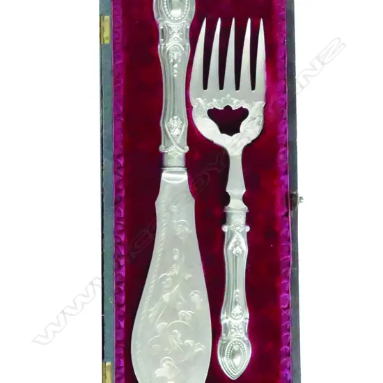 A cased pair of Edwardian silver plated fish servers