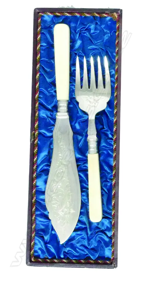 A pair of Edward silver plated and ivory handled fish servers Image 1++