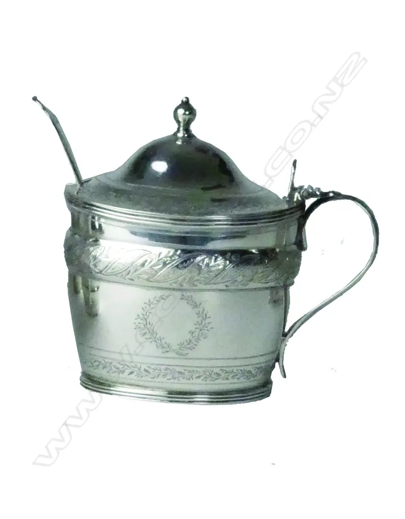 An early 20thC silver hinge lid mustard pot Image 1++