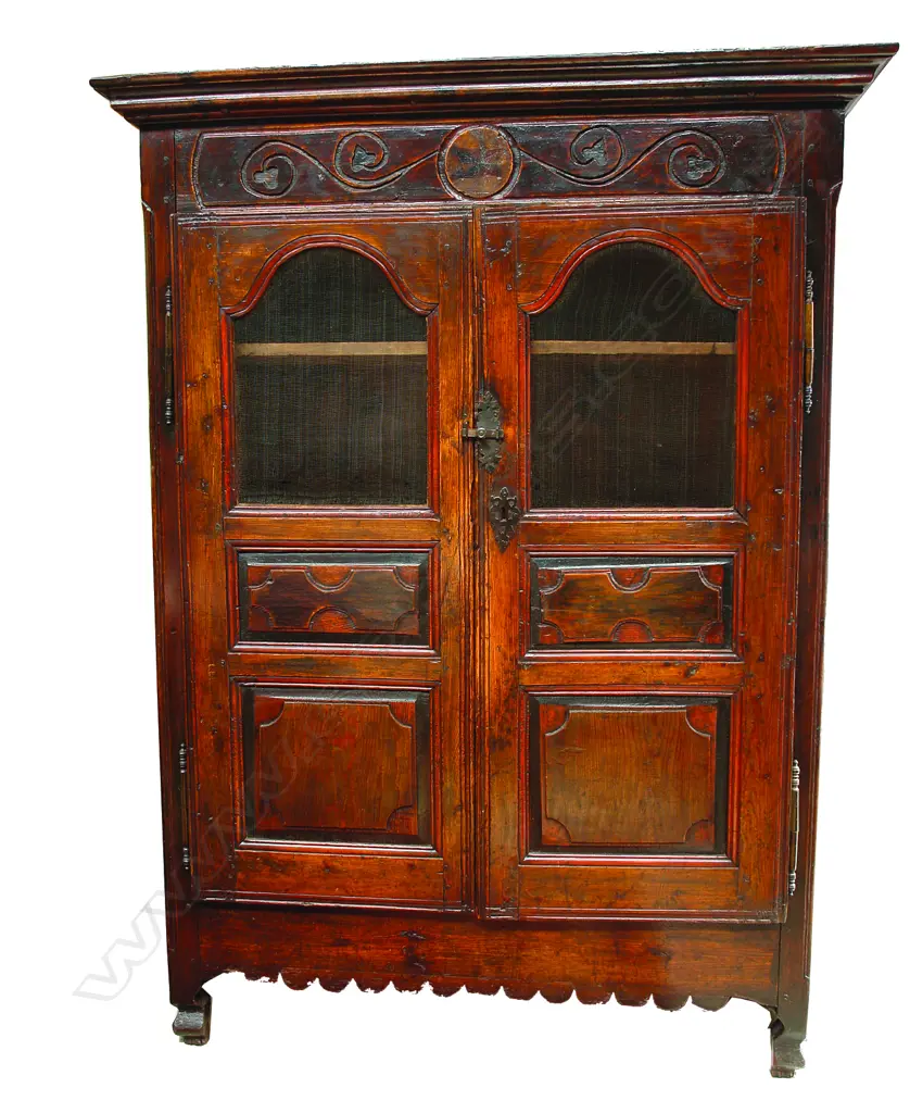 A good late-18thC Pyrenean pine armoire Image 1++
