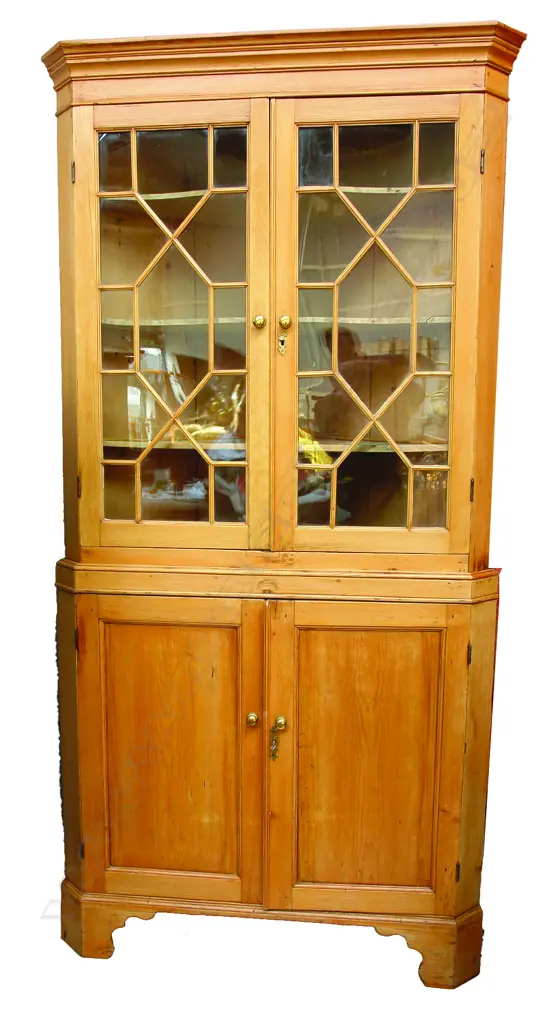 A Geo.III pine standing corner cabinet Image 1++