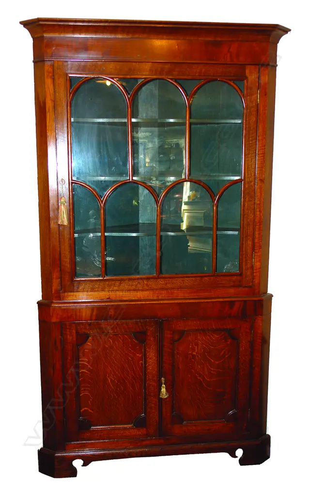 A Geo.III oak and mahogany standing corner cabinet Image 1++
