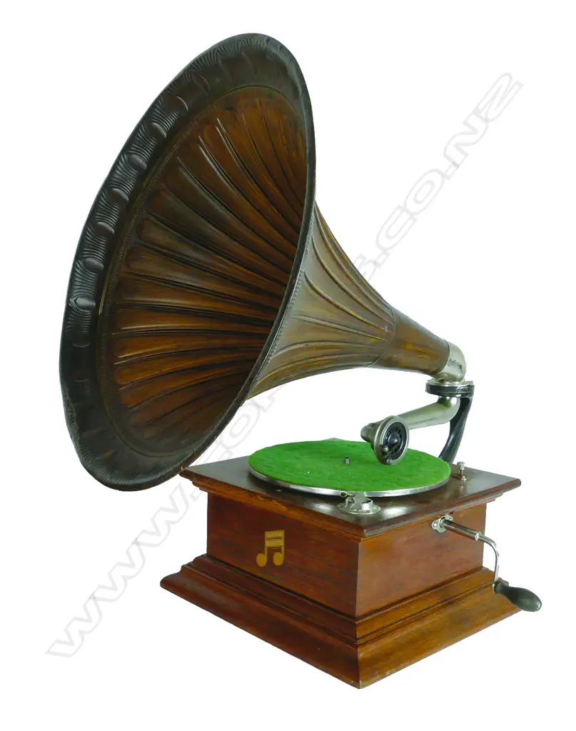 An Edison 'Standard' phonograph in oak case with cover Image 1++