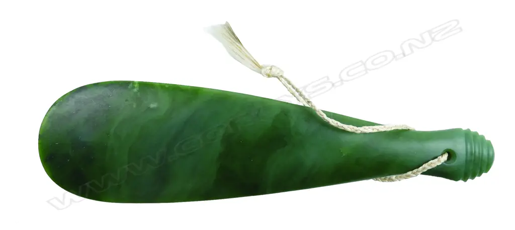 A large modern quality Maori greenstone mere (mere pounamu) Image 1++