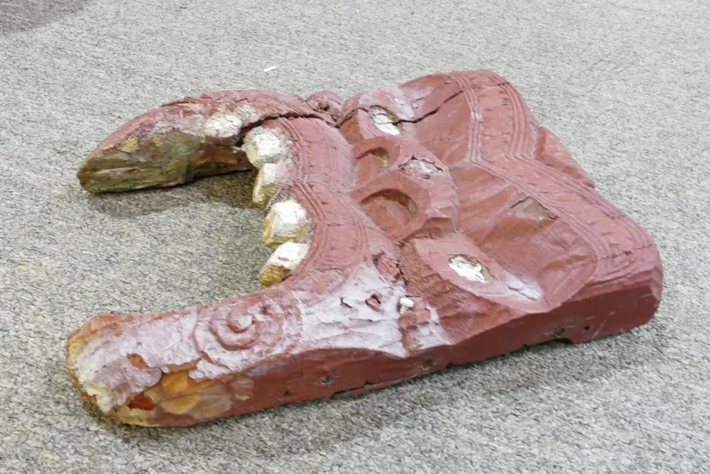 A 19thC Maori carved stylised mask Image 1++