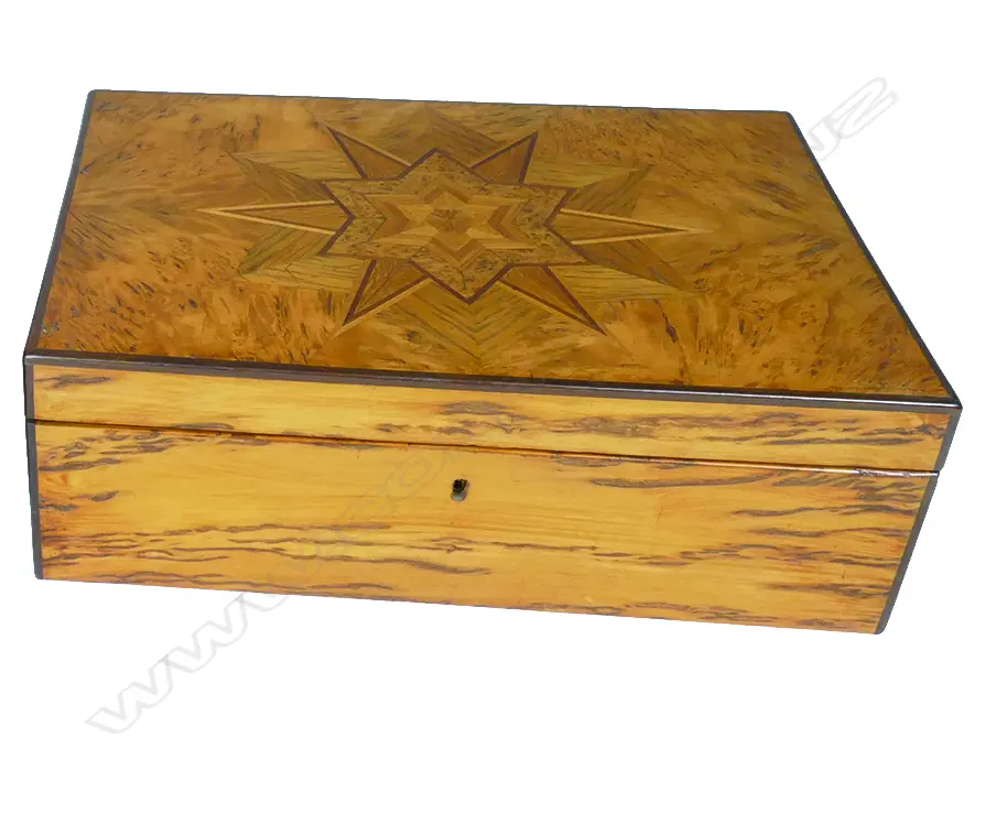 A good 19thC N.Z. colonial woods work box Image 1++