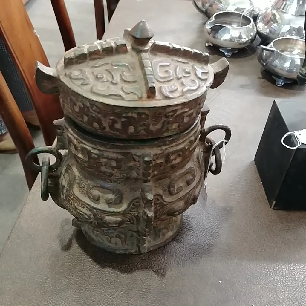 A Chinese replica archaic ritualistic bronze lidded container Image 1++