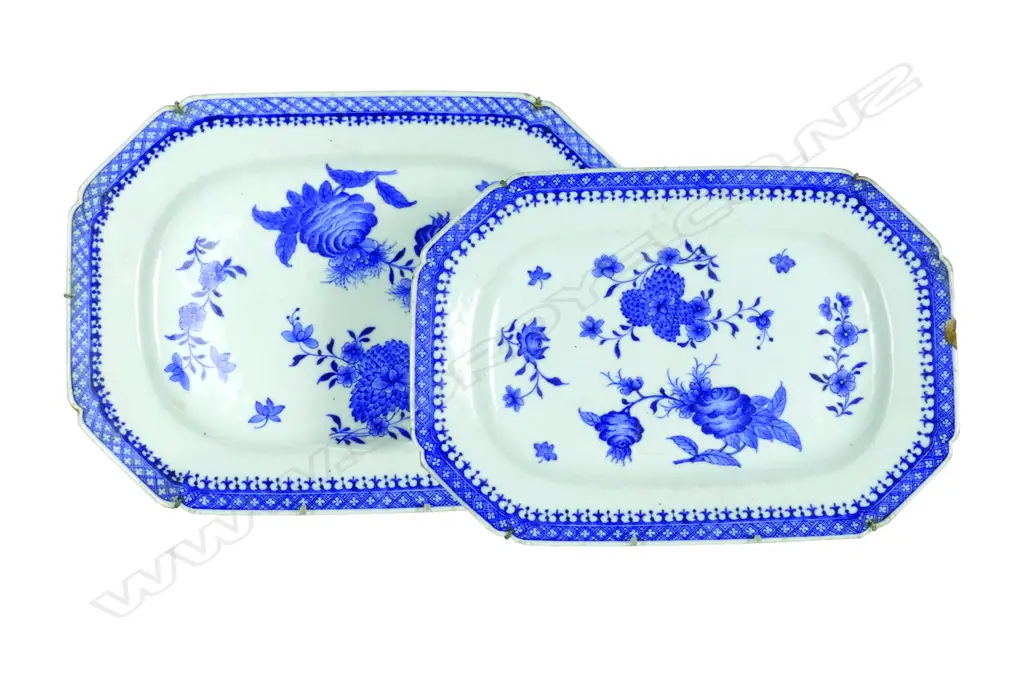 A pair of 18thC Chinese export blue and white ashettes Image 1++