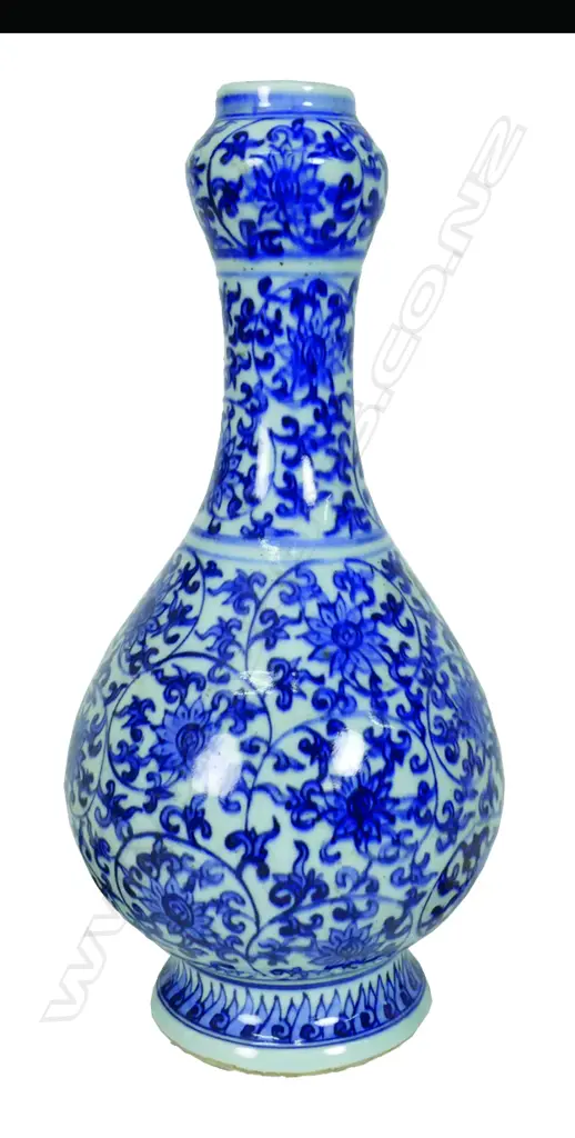 A Chinese porcelain gourd shaped vase Image 1++