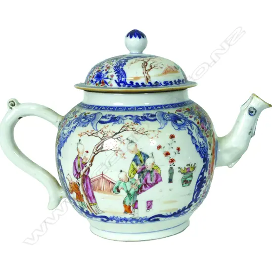 A Chinese porcelain famille rose teapot