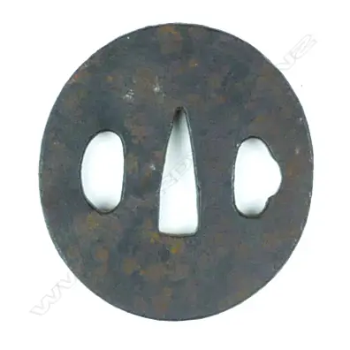 An old plain maru gata iron plate tsuba Image 1++