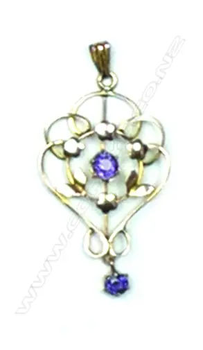 An Edwardian 9ct. rose gold and amethyst pendant Image 1++