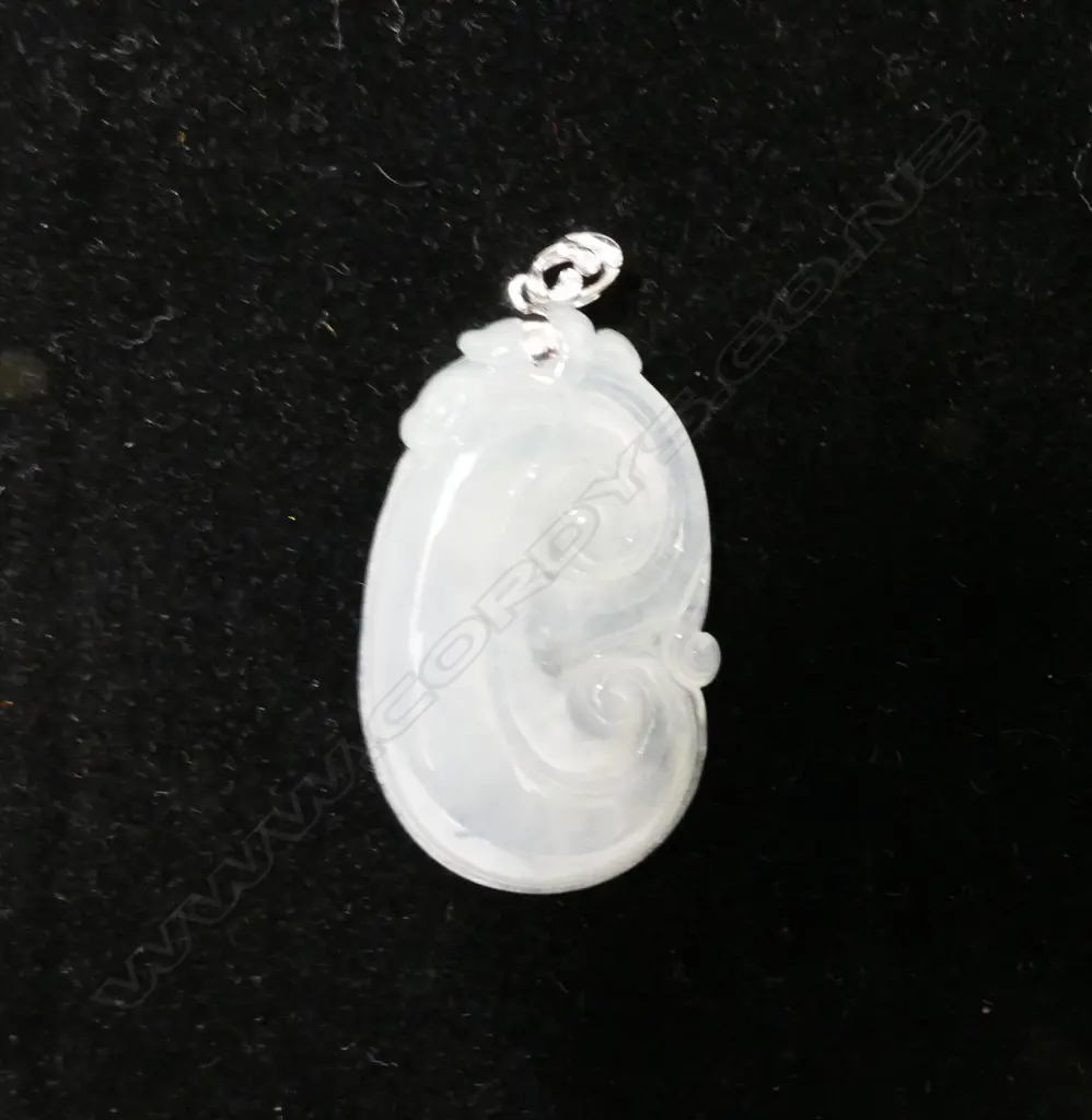 A natural Fei Cui type A jadeite pendant Image 1++