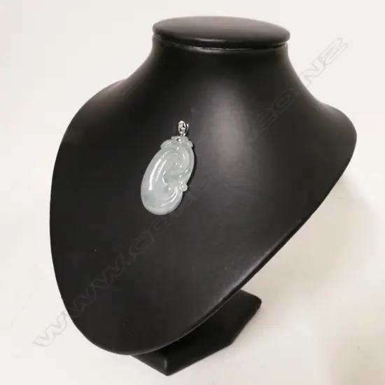 A natural Fei Cui type A jadeite pendant