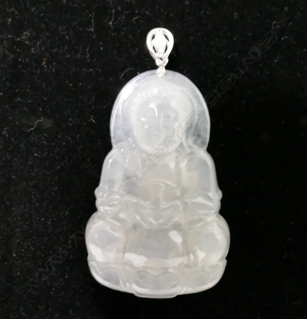 A quality natural Fei Cue type A jadeite pendant Image 1++
