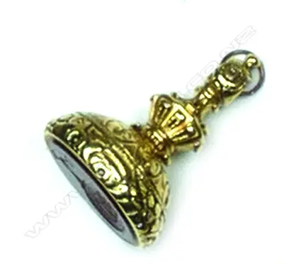 A substantial Victorian yellow gold fob Image 1++
