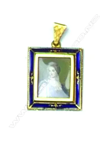 An 18ct. yellow gold framed hand painted portrait locket Image 1++