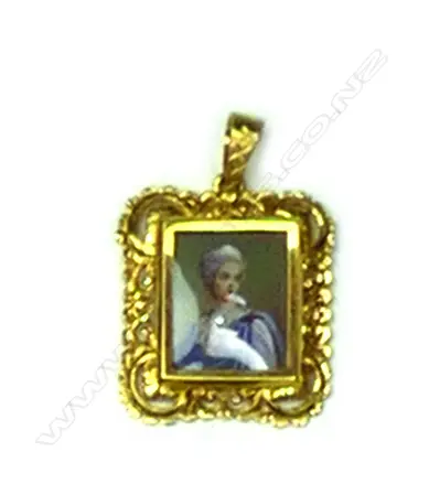 An 18ct. yellow gold framed hand painted portrait miniature locket Image 1++