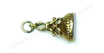 A small 9ct gold seal Image 1++