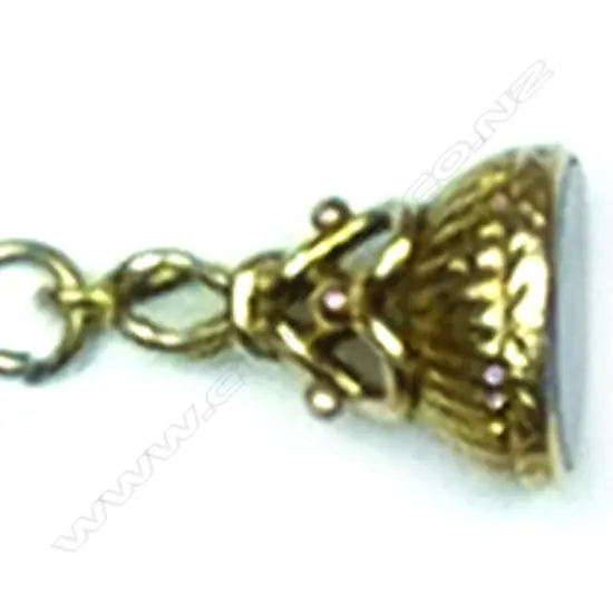 A small 9ct gold seal