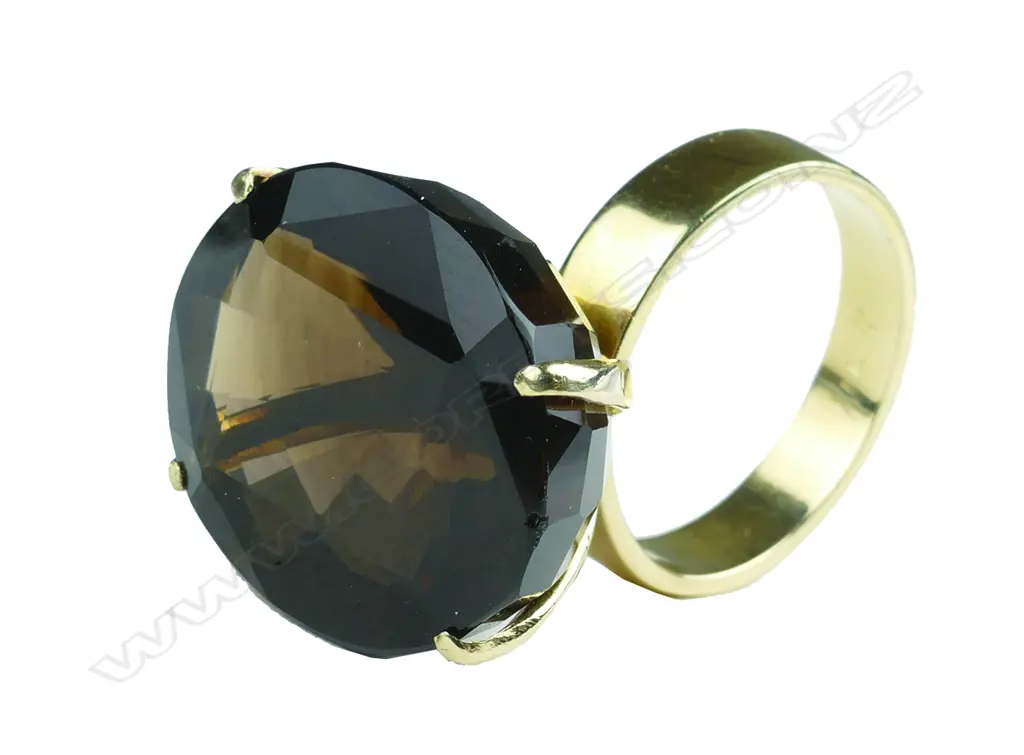 A c.1970s 14ct. yellow gold and smoky quartz ring Image 1++