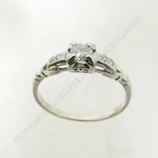 A vintage lady's 18ct. white gold and diamond ring set
