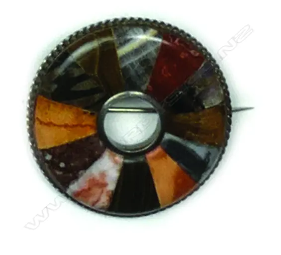 An early 20thC Scottish agate and pebble brooch Image 1++