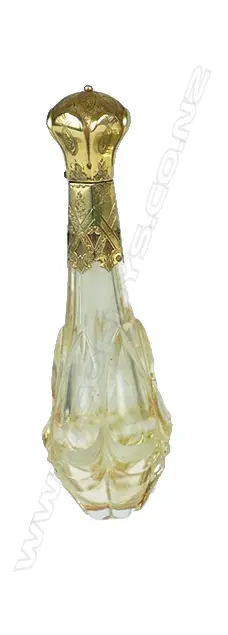 A 19thC European yellow gold and cut crystal scent bottle Image 1++