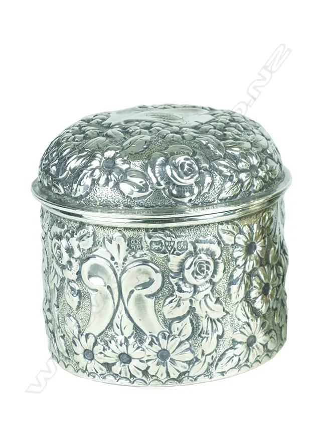 An Edwardian embossed silver lidded vanity container Image 1++