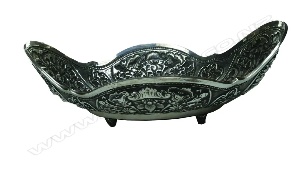 An Oriental .800 silver serving dish Image 1++