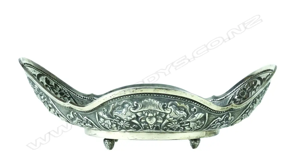 An Oriental .800 silver serving dish Image 1++
