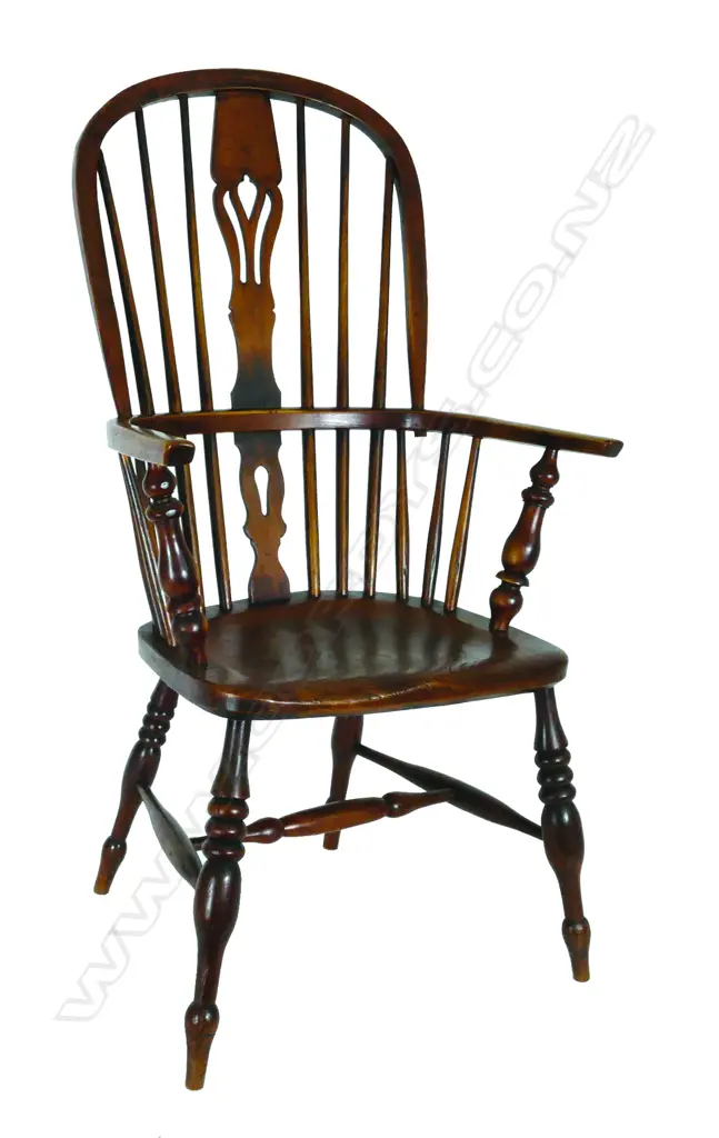 A George III country elm and beech Windsor armchair Image 1++