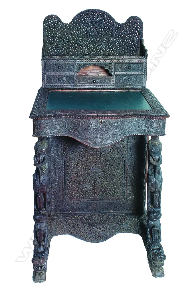 A highly decorative 19thC Anglo-Indian rosewood Davenport Image 1++