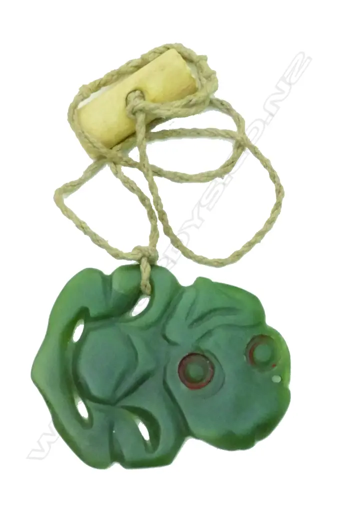An inunga pounamu hei tiki Image 1++