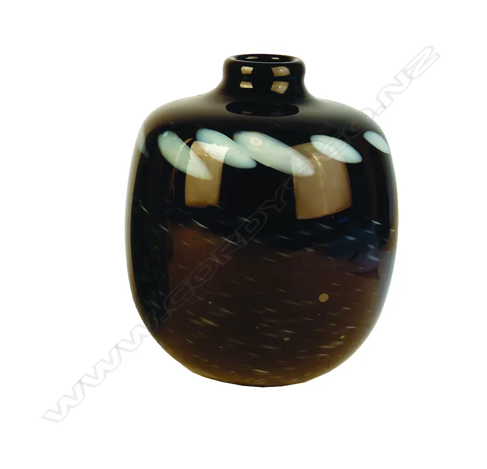 A N.Z. art glass vase Image 1++