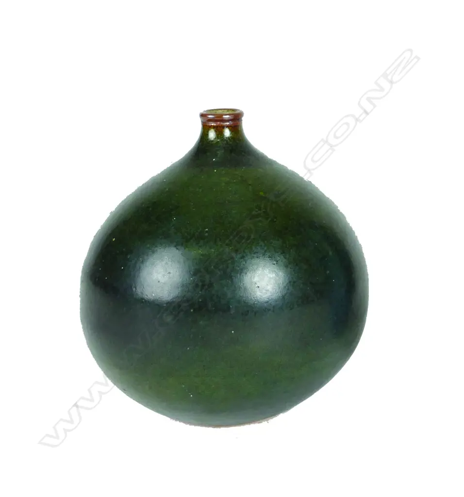 A Len Castle spherical specimen vase Image 1++