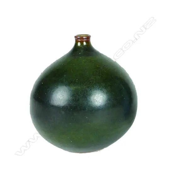 A Len Castle spherical specimen vase
