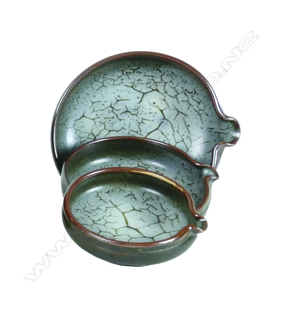 A set of three Len Castle pouring bowls Image 1++