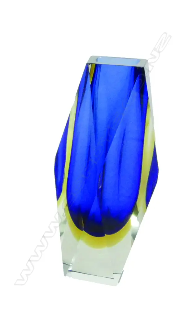 A Murano glass facet walled vase Image 1++