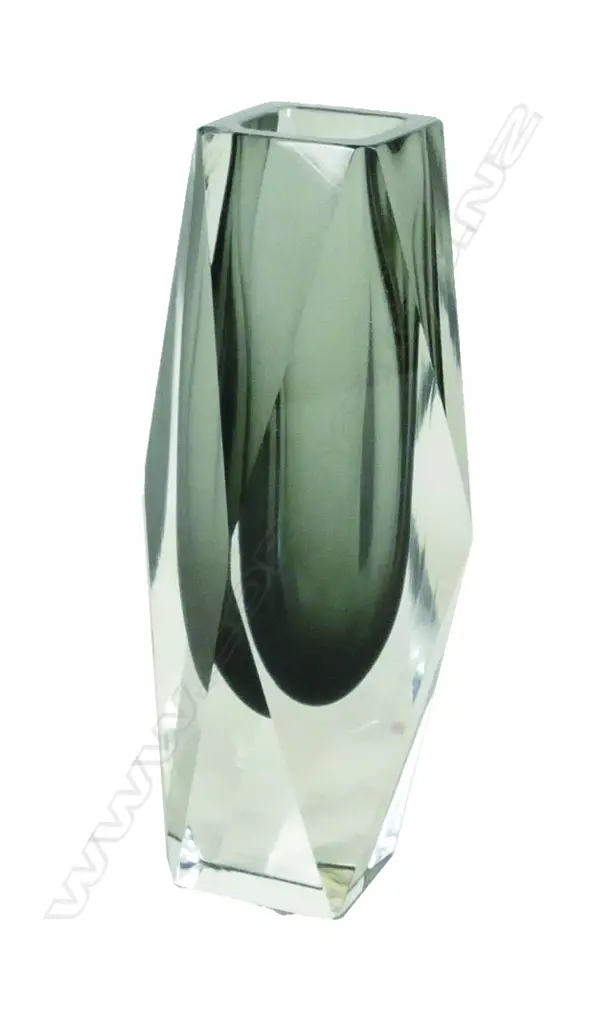 A Murano glass facet walled vase Image 1++