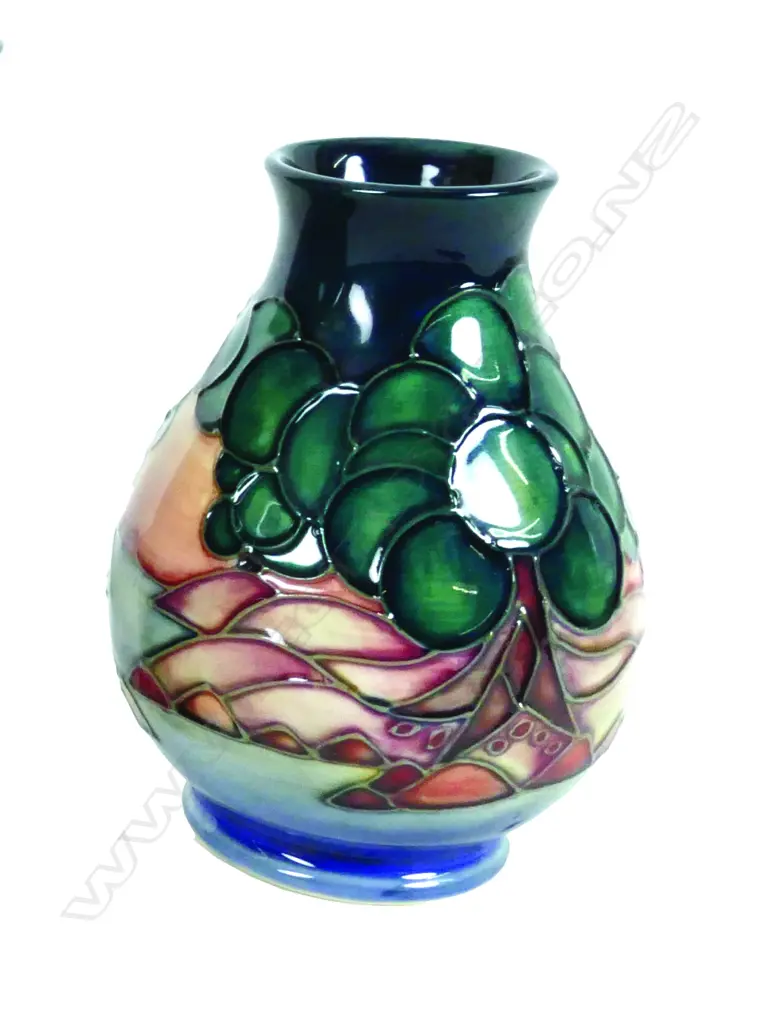 A modern Moorcroft postal scene pattern vase Image 1++
