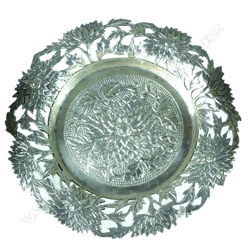 A small heavy good quality Chinese silver circular dish Image 1++
