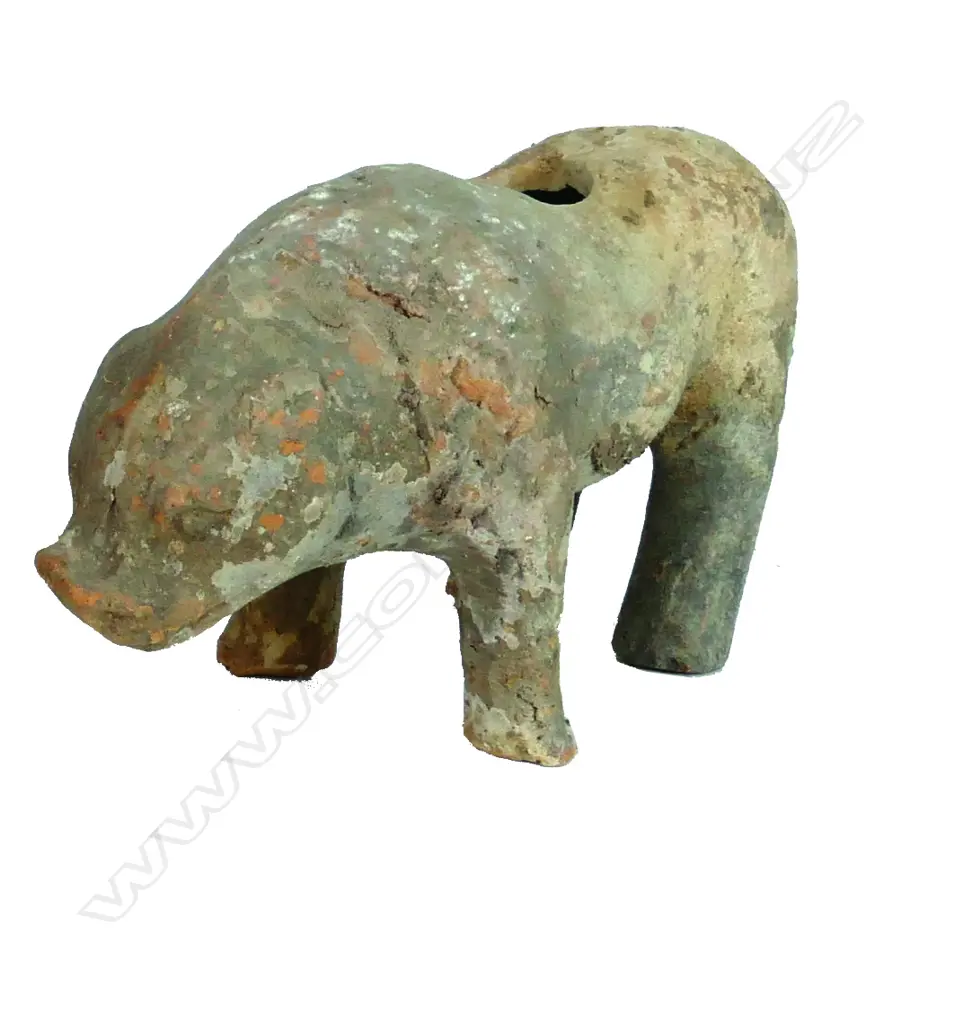 An early archaic earthenware figure of a pig Image 1++
