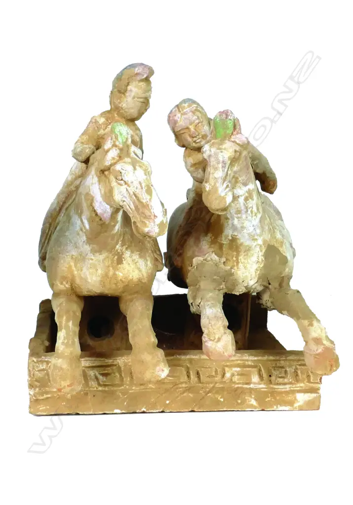 An archaic earthenware pottery figure Image 1++