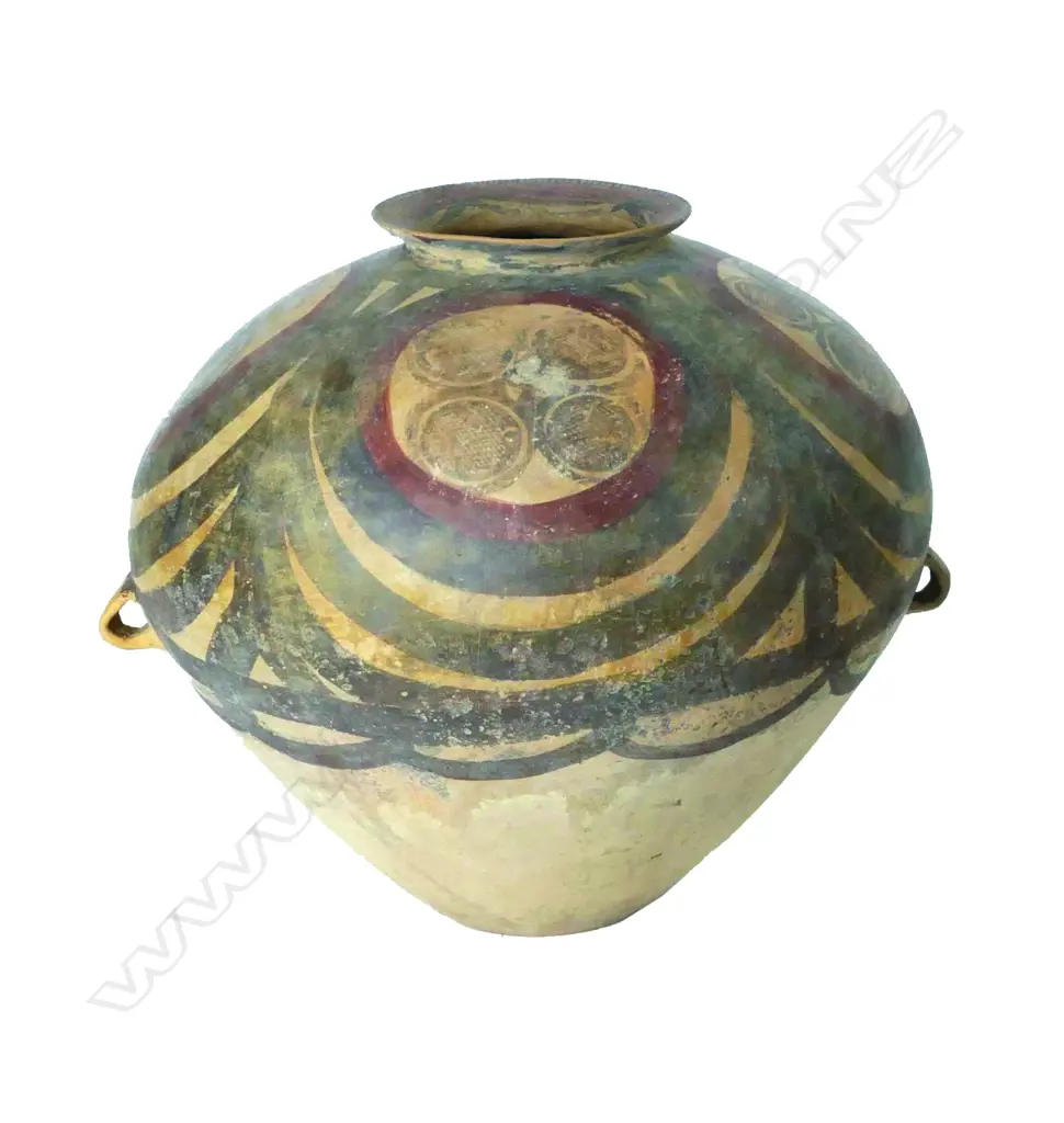 A large archaic painted vessel Image 1++