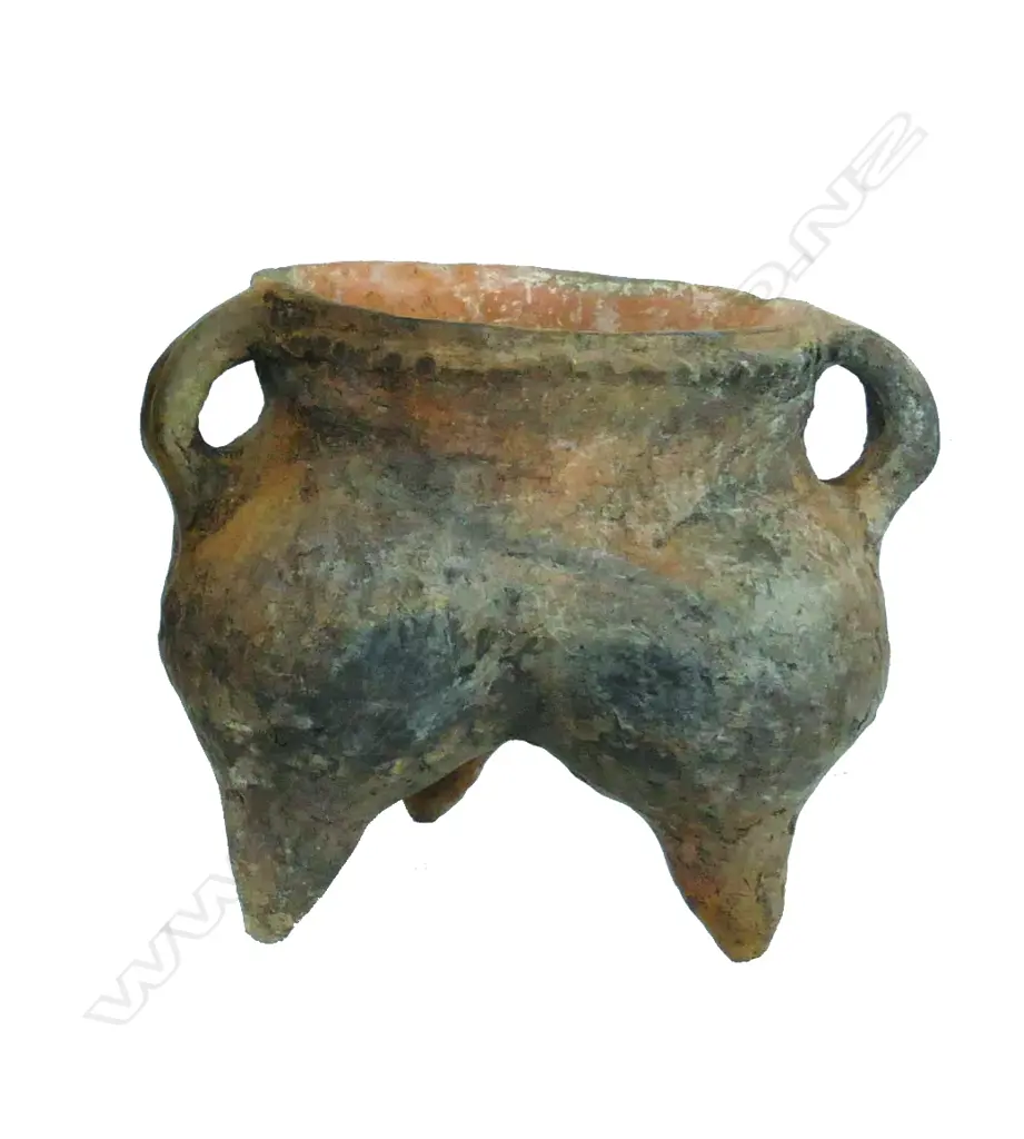 A small archaic earthenware tripod vessel Image 1++
