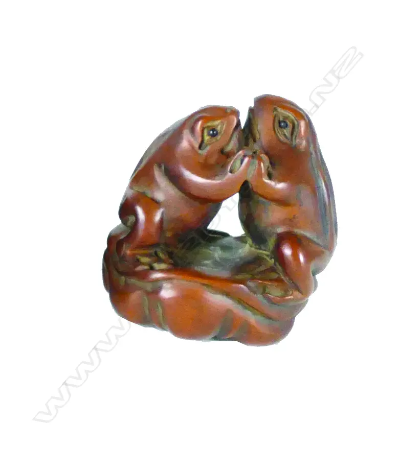 A carved boxwood netsuke Image 1++
