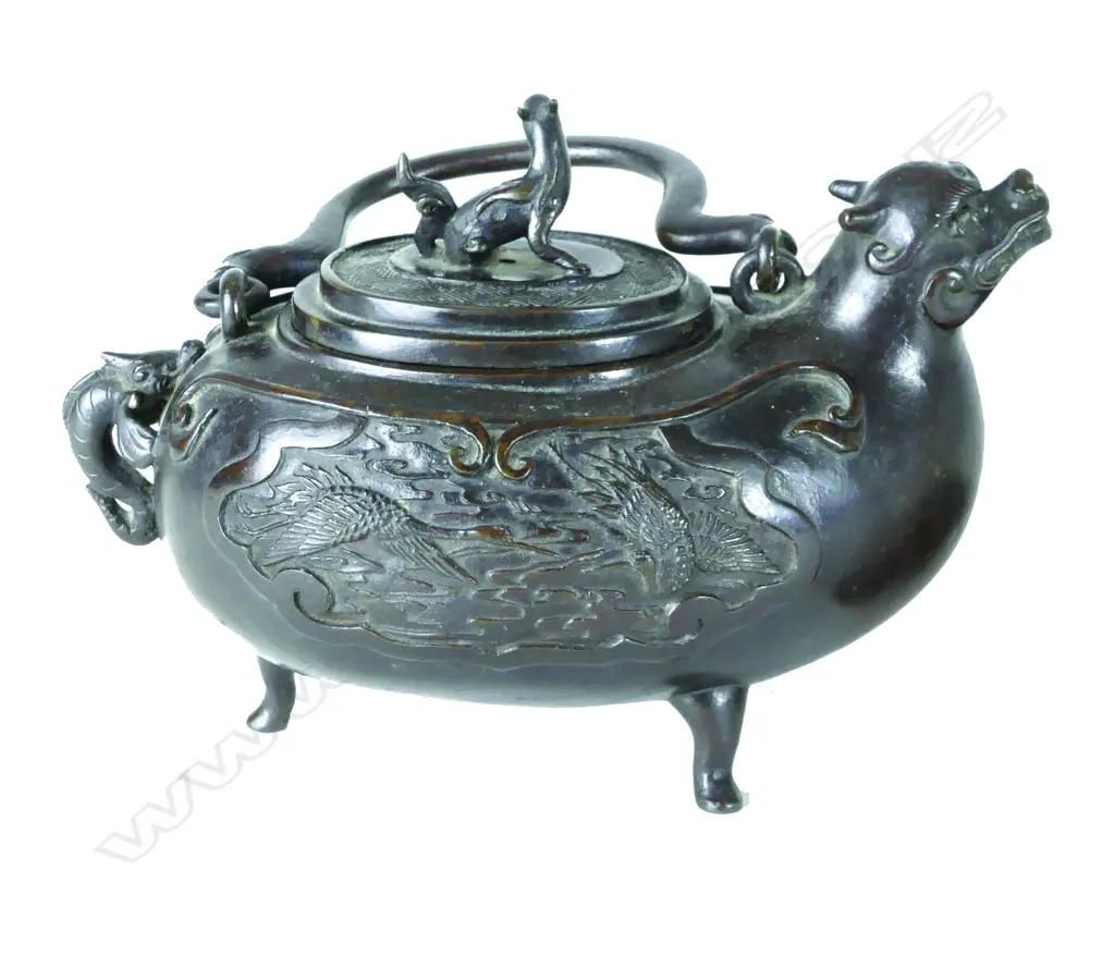 A small Japanese bronze teapot Image 1++